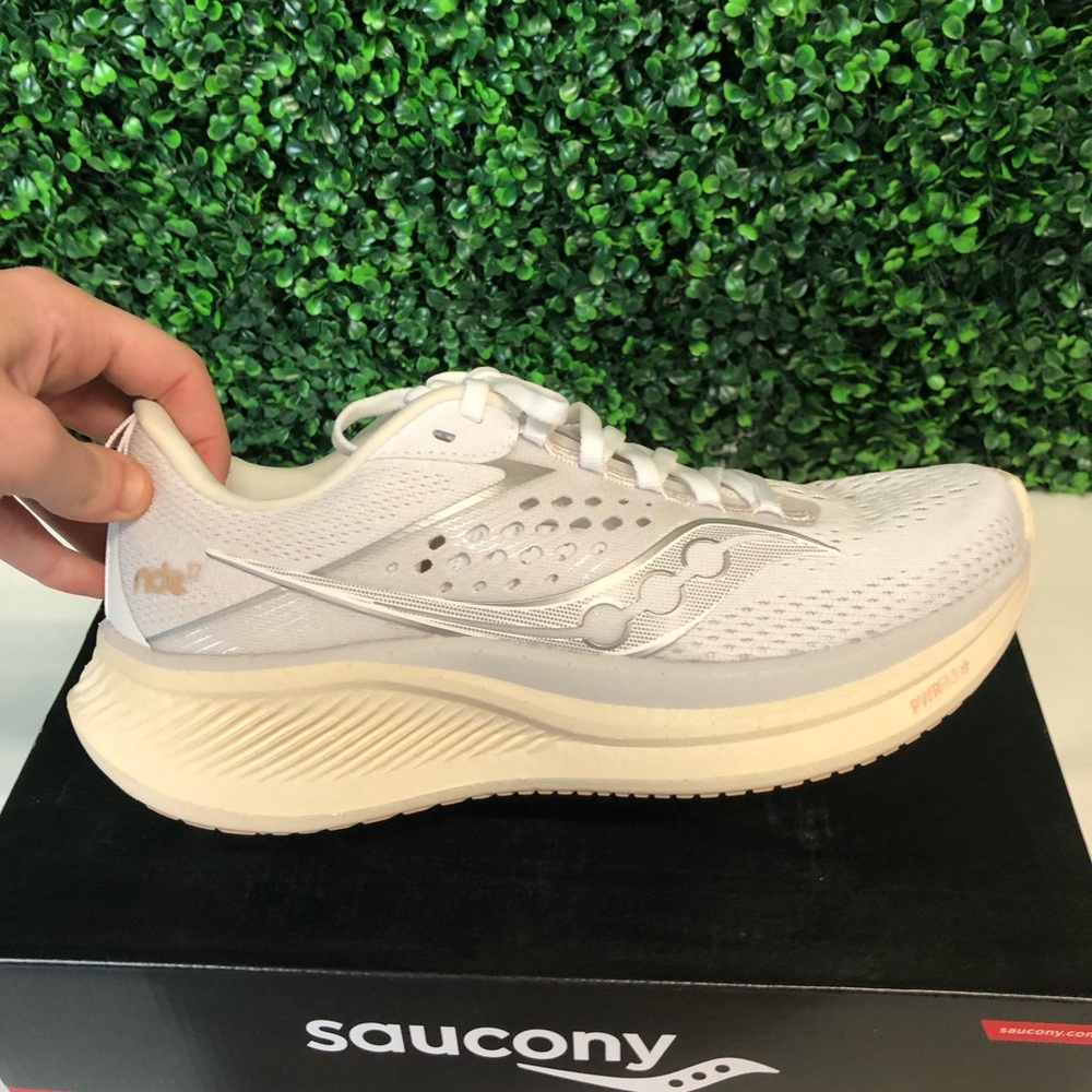 NIB Saucony Ride 17 White And Cream Women’s Tennis Shoes - Picture 4 of 5